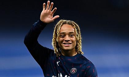 Ανανεώνει με τον ταλαντούχο Σίμονς και τον δανείζει στην Αϊντχόφεν η Παρί