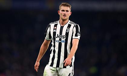 «Προσφέρει 40 εκατ. ευρώ και έναν εκ των Βέρνερ ή Πουλίσικ για Ντε Λιχτ η Τσέλσι»