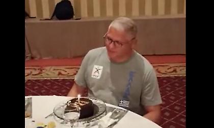 Εθνική: Έσβησε… κεράκια για τα γενέθλιά του ο Μανωλόπουλος