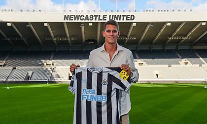 Και επίσημα στη Νιούκαστλ ο Μπότμαν!
