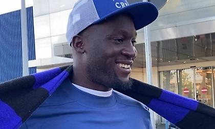 Έφτασε στο Μιλάνο ο Λουκάκου - Μέσα στην ημέρα  υπογράφει στην Ίντερ