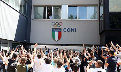 Αποθέωση για Λουκάκου από τους οπαδούς της Ίντερ