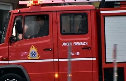 Φωτιά σε ρυμουλκό πλοίο στα ναυπηγεία στο Πέραμα