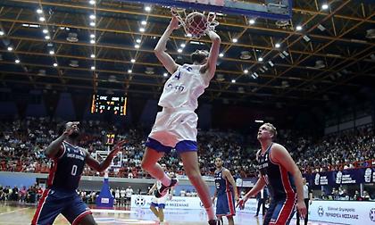 Τα δύο εντυπωσιακά alley-oop καρφώματα του Παπαγιάννη κόντρα στη Μ. Βρετανία!