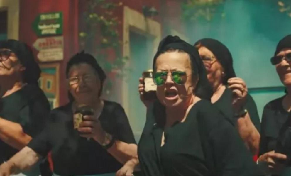 Ποιος Snik και ποιος Light; Οι γιαγιάδες από την Κρήτη έγιναν το απόλυτο viral!