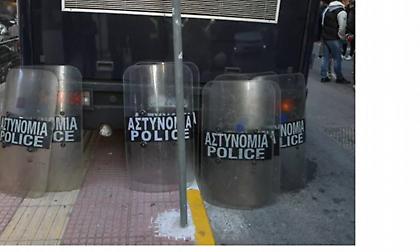 Επεισόδια κοντά στην Πανεπιστημιούπολη: Κουκουλοφόροι πέταξαν μολότοφ στις εγκαταστάσεις των ΜΑΤ