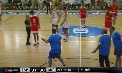 Χαμός με Γιατρά στο φιλικό της Εθνικής Νέων με Ισπανία: Αποβλήθηκε και δεν έφευγε από το γήπεδο