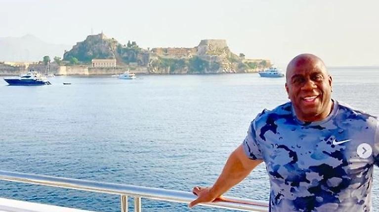 Ξανά στην Ελλάδα ο Μάτζικ Τζόνσον, αυτή τη φορά στη Μύκονο