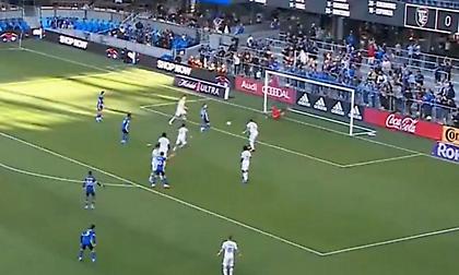 Δυο δοκάρια, δυο αποκρούσεις και… ένα γκολ στην ίδια φάση!