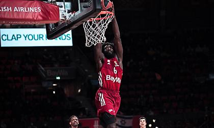 Μπάγερν: Ανανέωσε ο Οθέλο Χάντερ