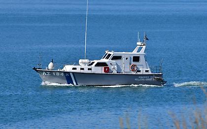 Ακυβέρνητο ιστιοφόρο με 8 επιβαίνοντες μεταξύ Κύθνου και Σύρου