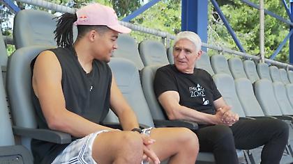 Γήπεδο Ζωής: Ο Παναγιώτης Γιαννάκης συναντά τον Εμμανουήλ Καραλή