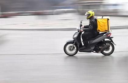 Πωλούσαν ναρκωτικά με κουτί εταιρείας delivery - Δύο συλλήψεις