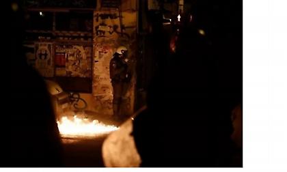 Εξάρχεια: Μολότοφ κατά διμοιρίας των ΜΑΤ στη Χαριλάου Τρικούπη - Δύο τραυματίες αστυνομικοί