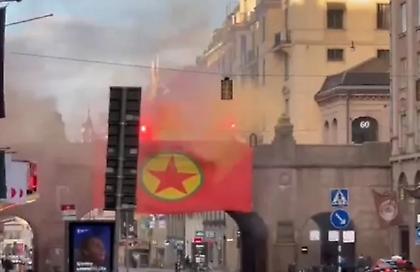 Σάλος στη Σουηδία με βουλευτές που φωτογραφήθηκαν με σημαία του PKK