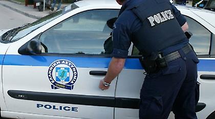 Προσαγωγές αντιεμβολιαστών έξω από το σπίτι του Κυριάκου Μητσοτάκη