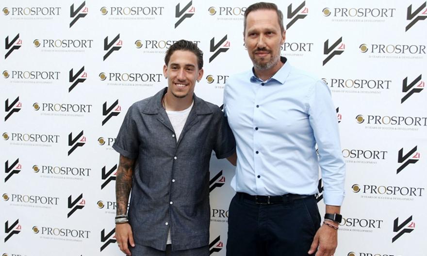 Σαμπράκος: «Ο Τσιμίκας συνδυάζει ποδόσφαιρο με ψυχαγωγία»