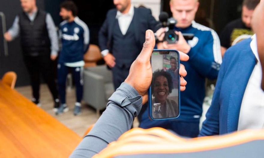 Σινιστέρα: Πήρε με βιντεοκλήση τη μαμά του