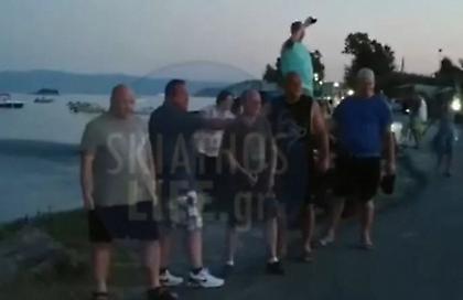 Τουρίστρια εκτινάχθηκε στη θάλασσα από τα αέρια τουρμπίνας αεροπλάνου στη Σκιάθο!