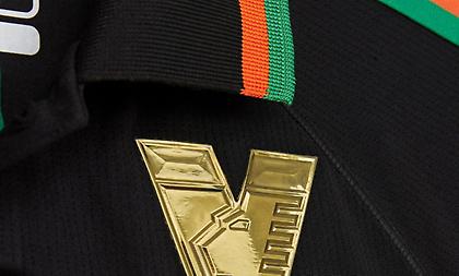 Εντυπωσιακή και old school η νέα φανέλα της Βενέτσια!