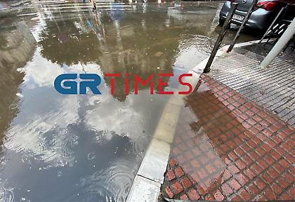 Νεροποντή στη Θεσσαλονίκη - Πάνω από 10 κλήσεις για πλημμυρισμένα σπίτια