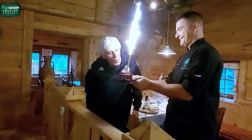 Η τούρτα-έκπληξη στον Γιοβάνοβιτς: «Να πετύχουμε και φέτος τους στόχους μας»