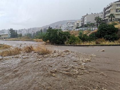 Κακοκαιρία: Δρόμοι ποτάμια στη Σκιάθο, βούλιαξε η Θάσος - Πού θα έχουμε καταιγίδες τις επόμενες ώρες