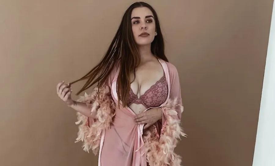 Διέρρηξαν αυτοκίνητο μοντέλου του OnlyFans και έκλεψαν τσάντα με ερωτικά βοηθήματα