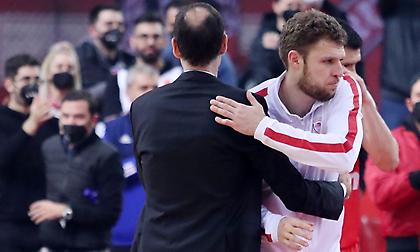 Ζέρβας: «Ενδείξεις ότι μένει ο Βεζένκοβ, δεν έχει τελειώσει κάτι για Αντετοκούνμπο»