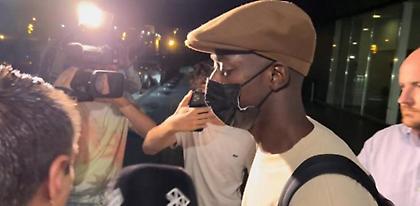 Έφτασε Βαρκελώνη ο Ντεμπελέ – Ανακοινώνεται από την Μπαρτσελόνα