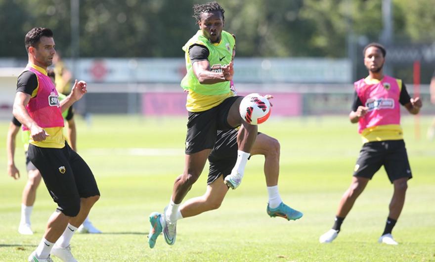 Η... κιτρινόμαυρη ματιά από την πρώτη προπόνηση της ΑΕΚ στην Ολλανδία