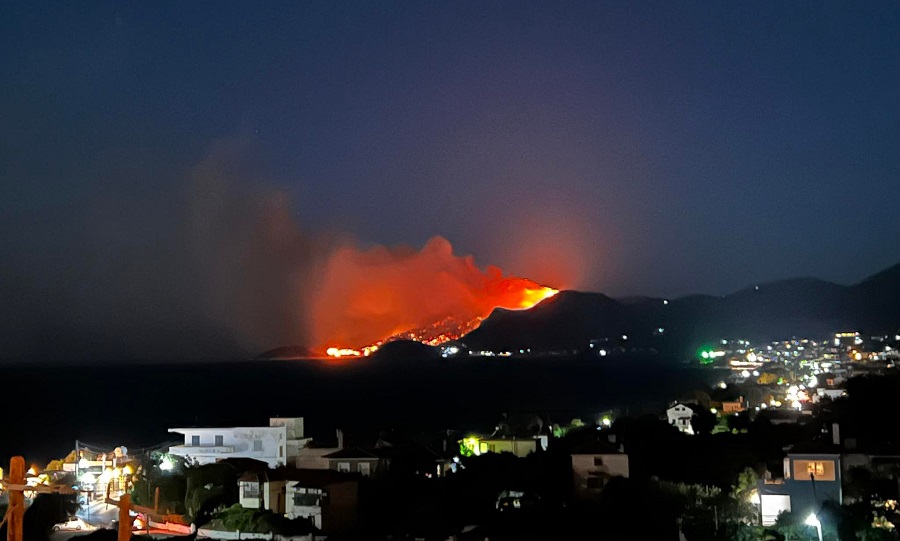 Φωτιά στη Σάμο: Οριοθετήθηκε το μέτωπο