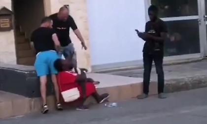 Άνδρας ξυλοκόπησε γυναίκα με βρέφος στην αγκαλιά!