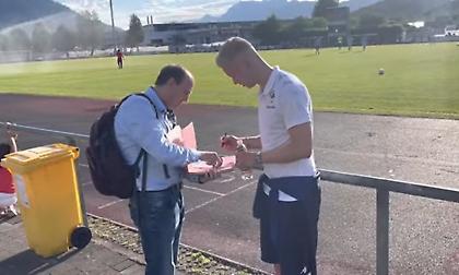 Συλλέκτης υπογράφων παικτών πλεύρισε τον Μάγκνουσον