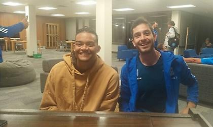 Χαλάρωση πριν το Παγκόσμιο: Ο Τεντόγλου έμαθε… πιάνο στον Καραλή!