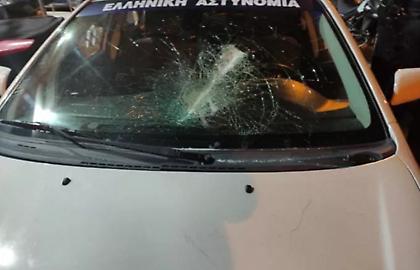 Θεσσαλονίκη: Πατέρας και γιός επιτέθηκαν σε περιπολικό - Τραυματίστηκαν αστυνομικοί