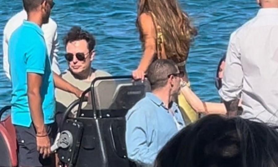 Στη Μύκονο ο Έλον Μασκ