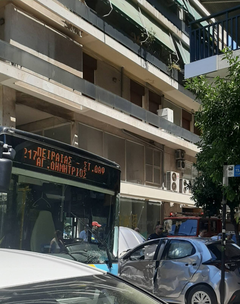 Πειραιάς: Τροχαίο με τραυματίες