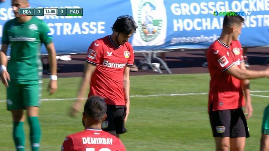 Έστειλε την μπάλα στα... περιστέρια ο Αζμούν