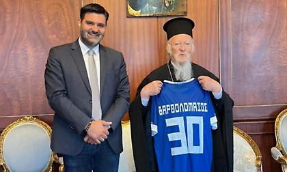 Φανέλα με το νούμερο 30 στον Οικουμενικό Πατριάρχη από τον ΠΑΣ Γιάννινα!