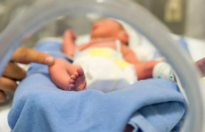 Λάρισα: Γέννησε μέσα στο αυτοκίνητο καθώς πήγαινε στο νοσοκομείο