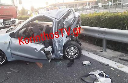 Άμορφη μάζα το αυτοκίνητο από το θανατηφόρο τροχαίο στην Κόρινθο - Φωτογραφίες και βίντεο
