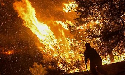 Αγωνία για τον καιρό: Τι αναφέρει νεότερη ενημέρωση για την πύρινη κόλαση στην Πεντέλη