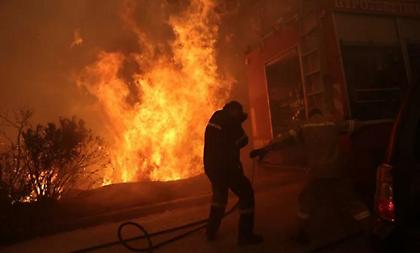 Φωτιά στη Πεντέλη: Μάχη με τις φλόγες για να σωθούν τα σπίτια - Εκκενώνεται το Νοσοκομείο Παίδων