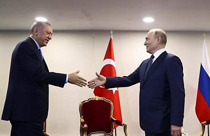Χουνέρι του Ερντογάν στον Πούτιν: Τον έκανε να τον περιμένει με τα χέρια σταυρωμένα  50 δευτερόλεπτα