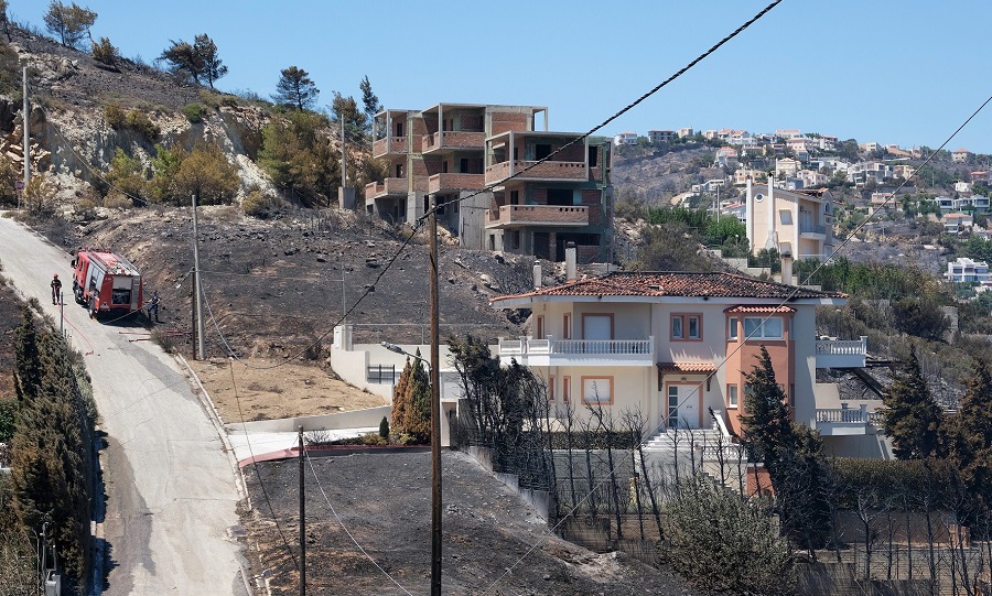 Φωτιά: Κρανίου τόπος όταν ξημέρωσε η Πεντέλη