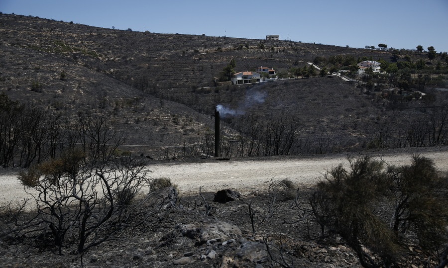 Φωτιά: Κρανίου τόπος όταν ξημέρωσε η Πεντέλη