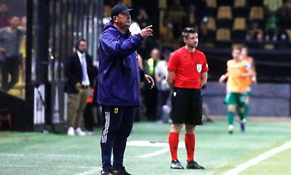 Μπούργος: «Δεν έχει τελειώσει τίποτα, όλα τα εύσημα στους ποδοσφαιριστές»