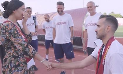 Οπαδός της Ρόμα έκανε πρόταση γάμου μπροστά στον… Μουρίνιο!