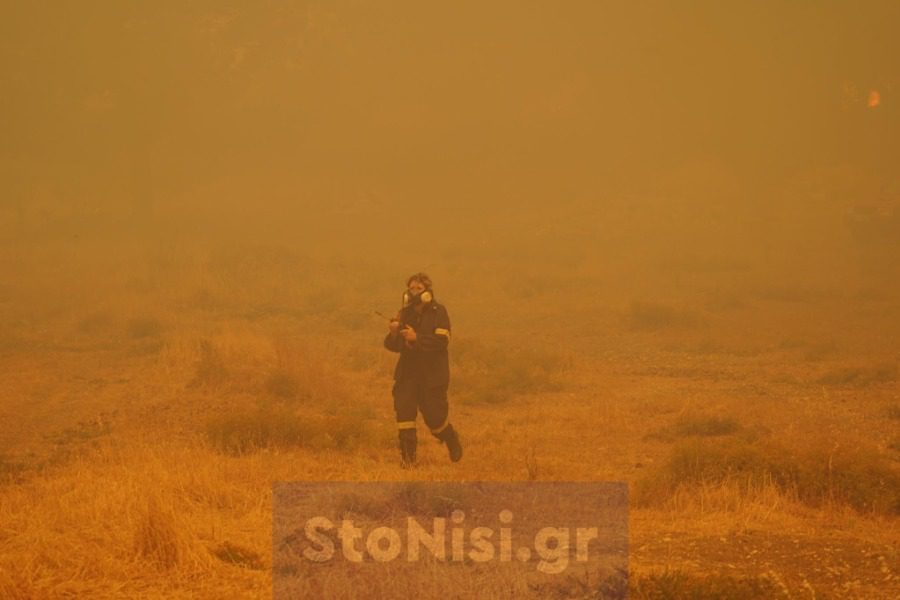 Λέσβος-φωτιά: Επιδεινώνεται η εικόνα,απειλούνται 2 οικισμοί